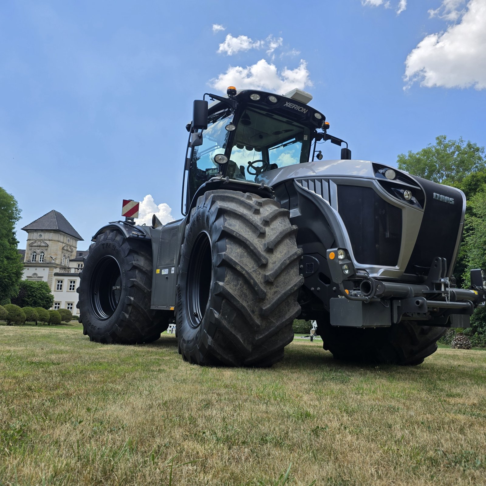 Traktor a típus CLAAS XERION 4000 Trac VC/Wendecockp./NUR 3950h/Paltin Special Edit./absoluter TOP Zustand, Gebrauchtmaschine ekkor: Michelau Ofr. (Kép 1)