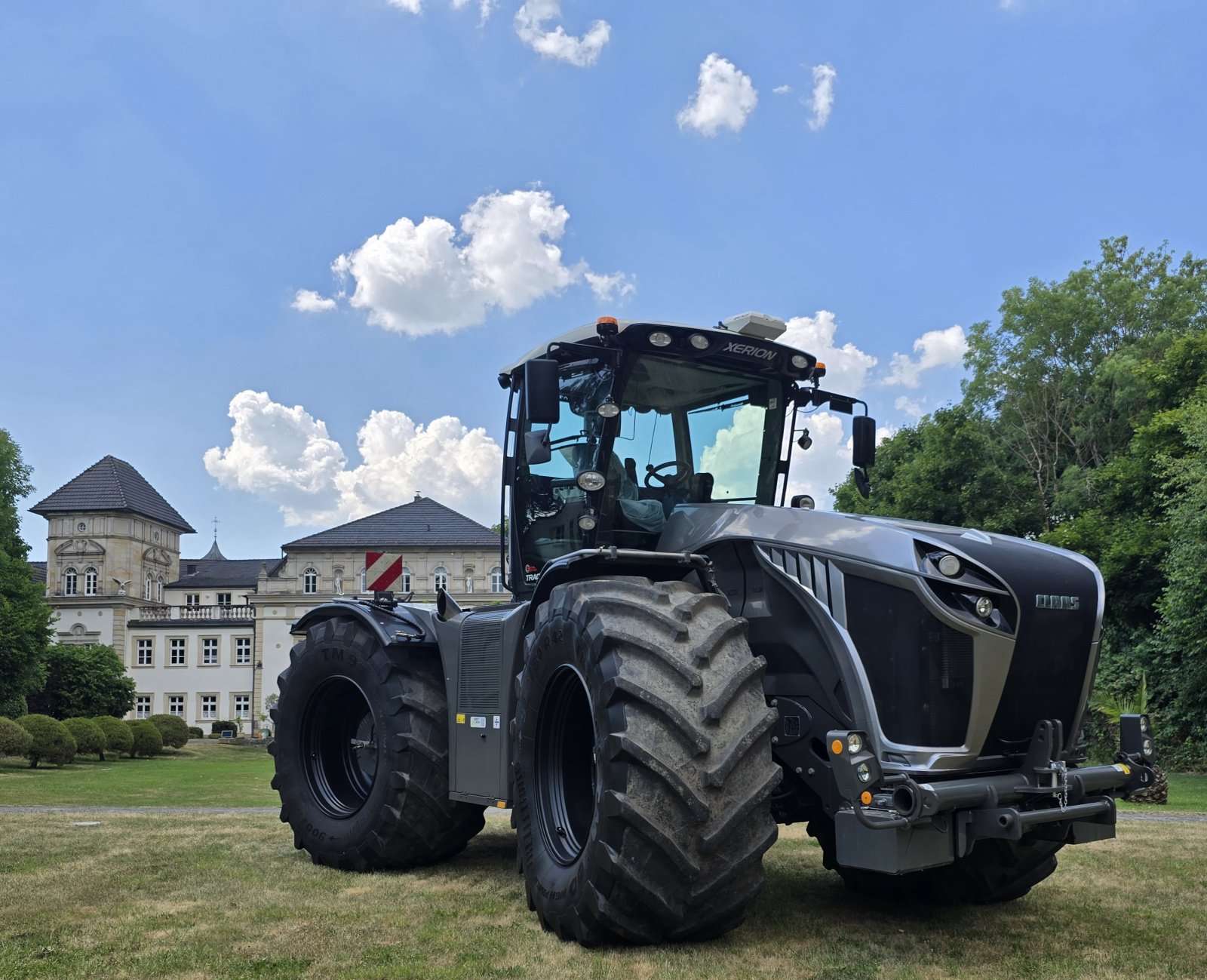 Traktor a típus CLAAS XERION 4000 Trac VC/Wendecockp./NUR 3950h/Paltin Special Edit./absoluter TOP Zustand, Gebrauchtmaschine ekkor: Michelau Ofr. (Kép 5)