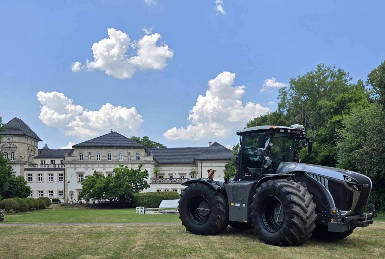Traktor a típus CLAAS XERION 4000 Trac VC/Wendecockp./NUR 3950h/Paltin Special Edit./absoluter TOP Zustand, Gebrauchtmaschine ekkor: Michelau Ofr. (Kép 8)