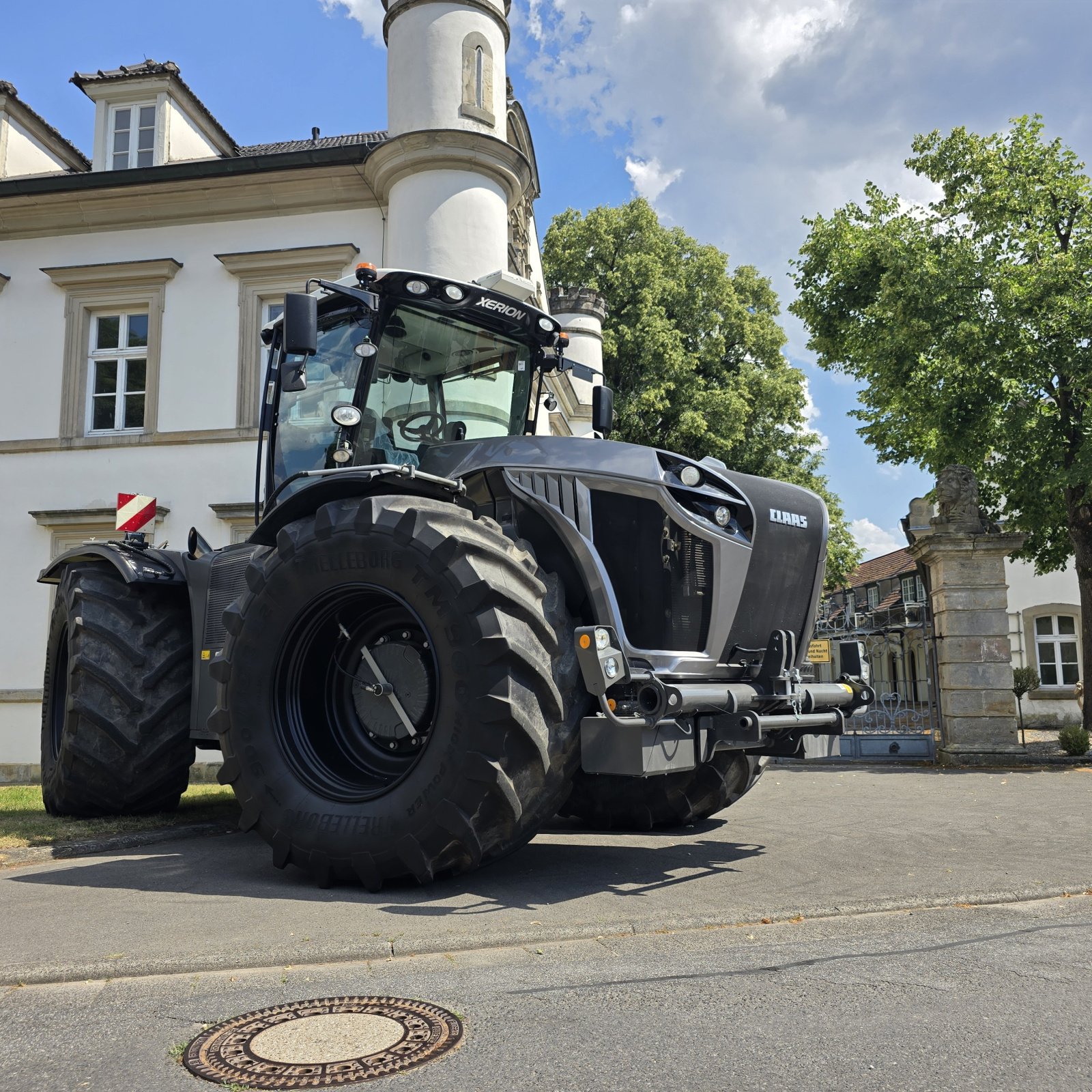 Traktor a típus CLAAS XERION 4000 Trac VC/Wendecockp./NUR 3950h/Paltin Special Edit./absoluter TOP Zustand, Gebrauchtmaschine ekkor: Michelau Ofr. (Kép 16)