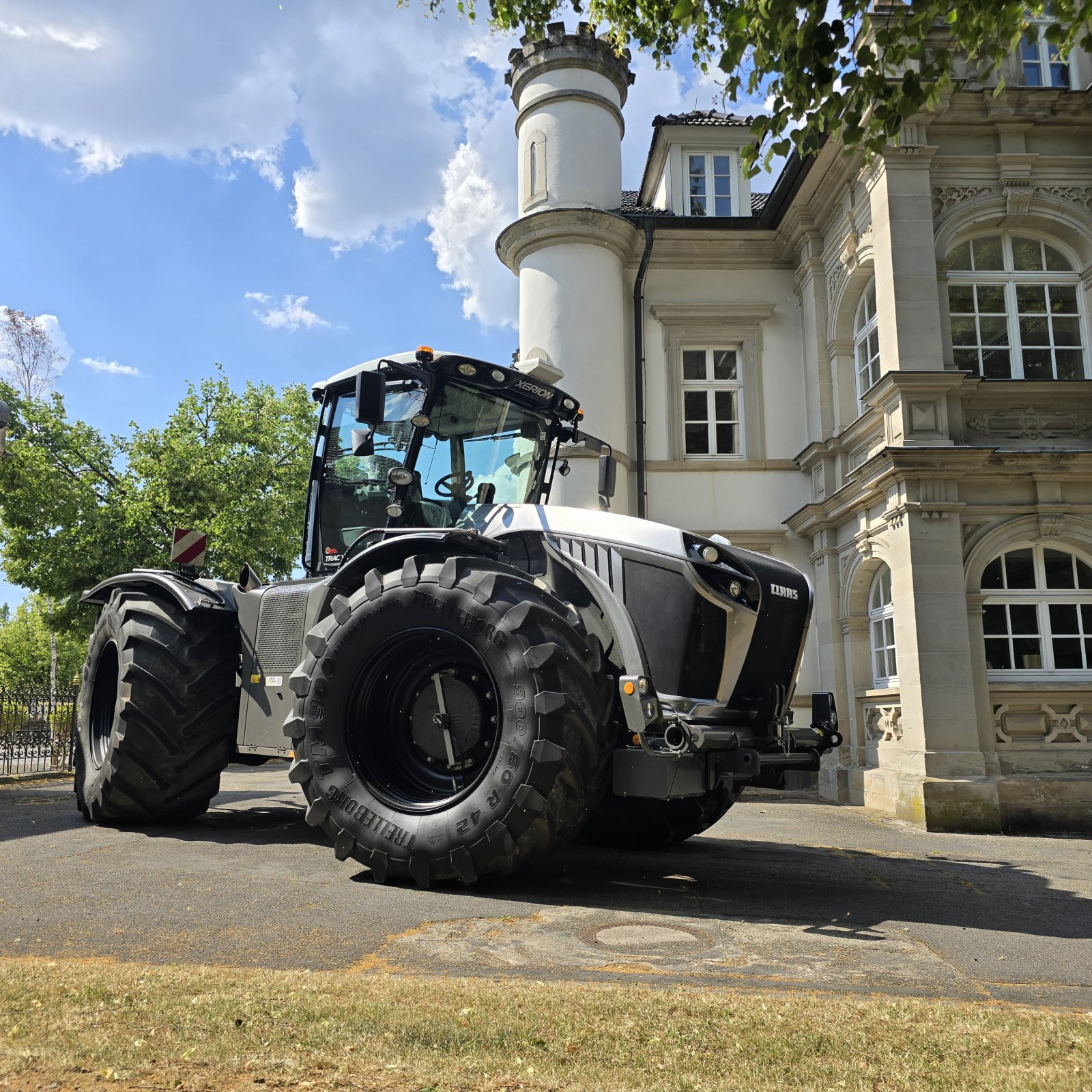 Traktor a típus CLAAS XERION 4000 Trac VC/Wendecockp./NUR 3950h/Paltin Special Edit./absoluter TOP Zustand, Gebrauchtmaschine ekkor: Michelau Ofr. (Kép 17)