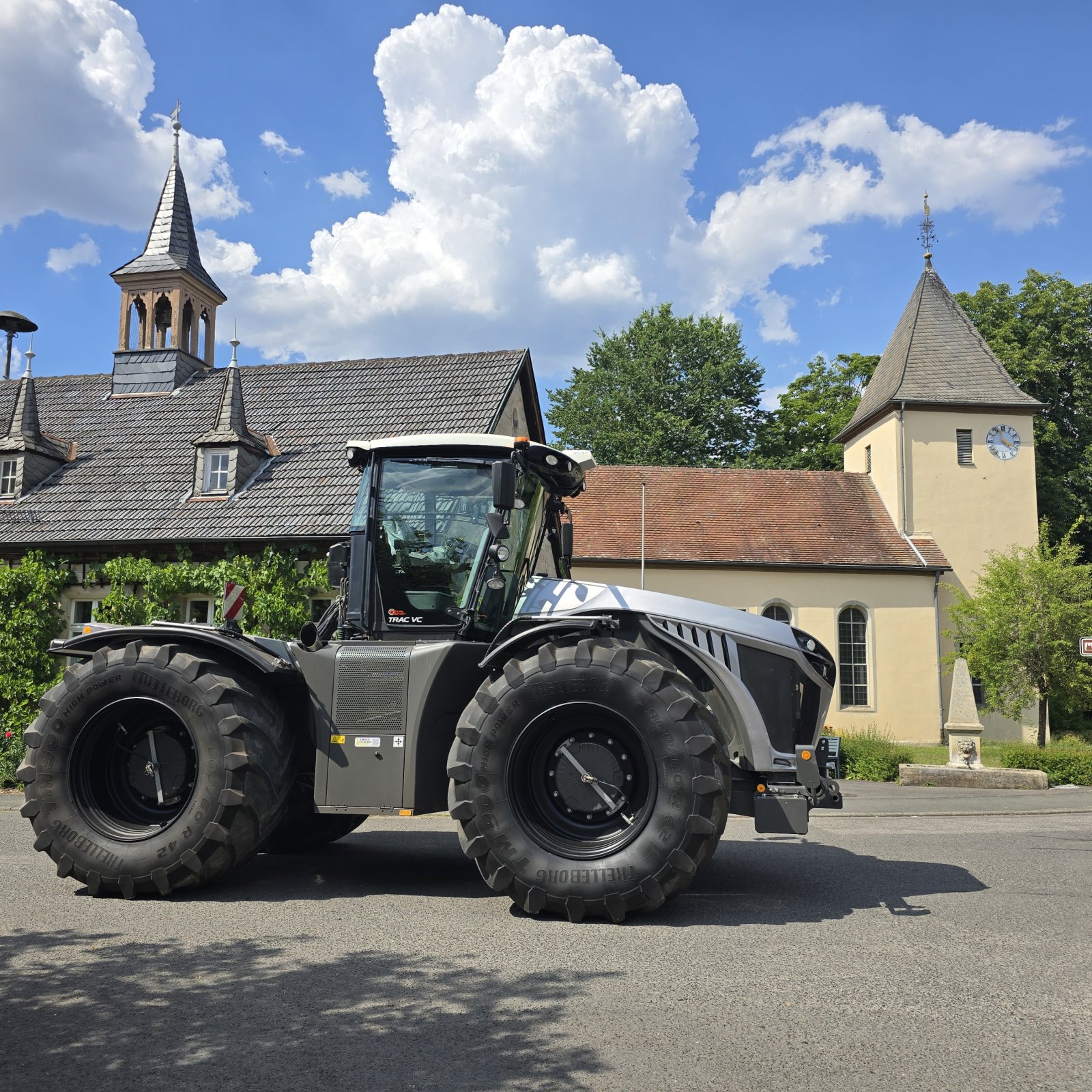 Traktor a típus CLAAS XERION 4000 Trac VC/Wendecockp./NUR 3950h/Paltin Special Edit./absoluter TOP Zustand, Gebrauchtmaschine ekkor: Michelau Ofr. (Kép 18)