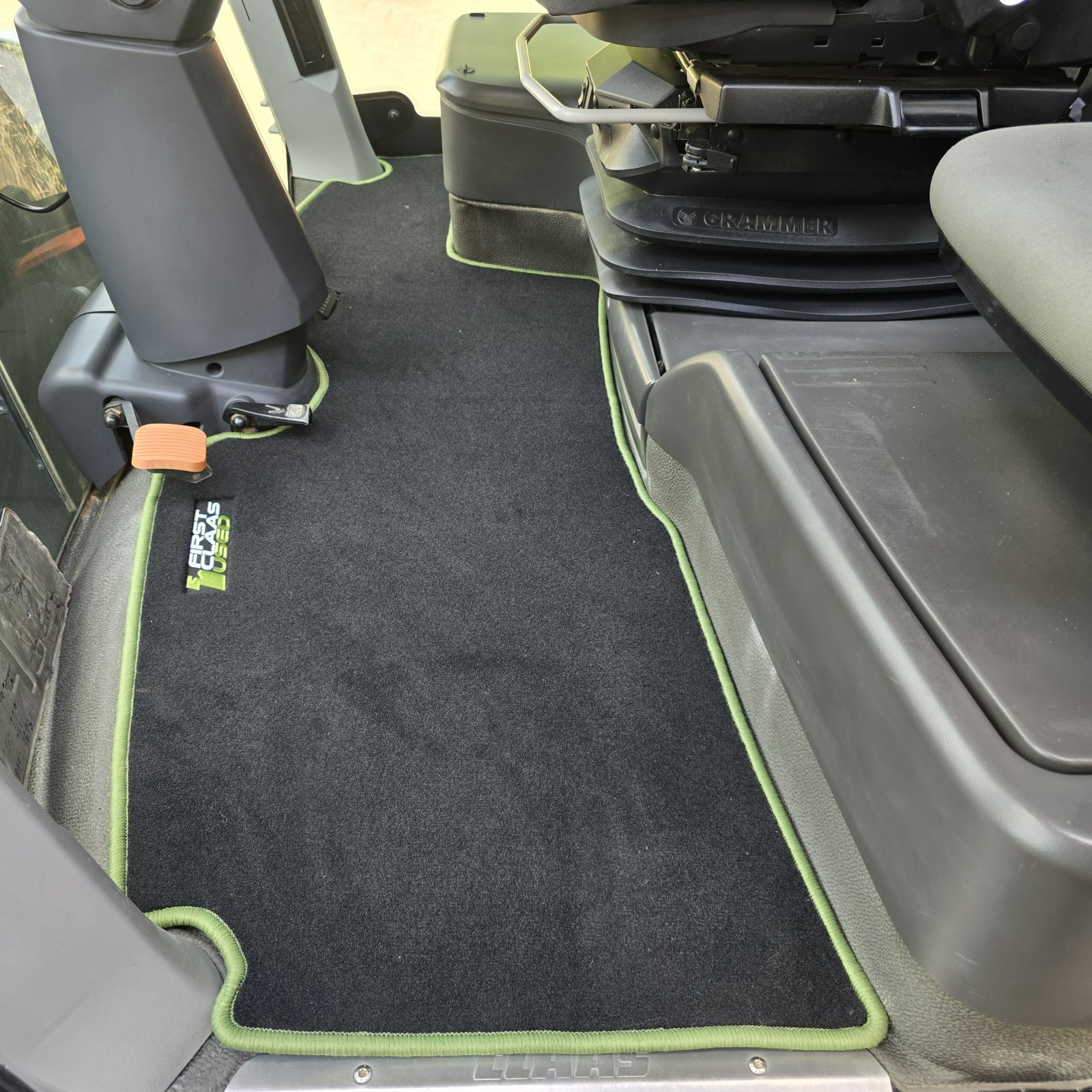 Traktor a típus CLAAS XERION 4000 Trac VC/Wendecockp./NUR 3950h/Paltin Special Edit./absoluter TOP Zustand, Gebrauchtmaschine ekkor: Michelau Ofr. (Kép 26)