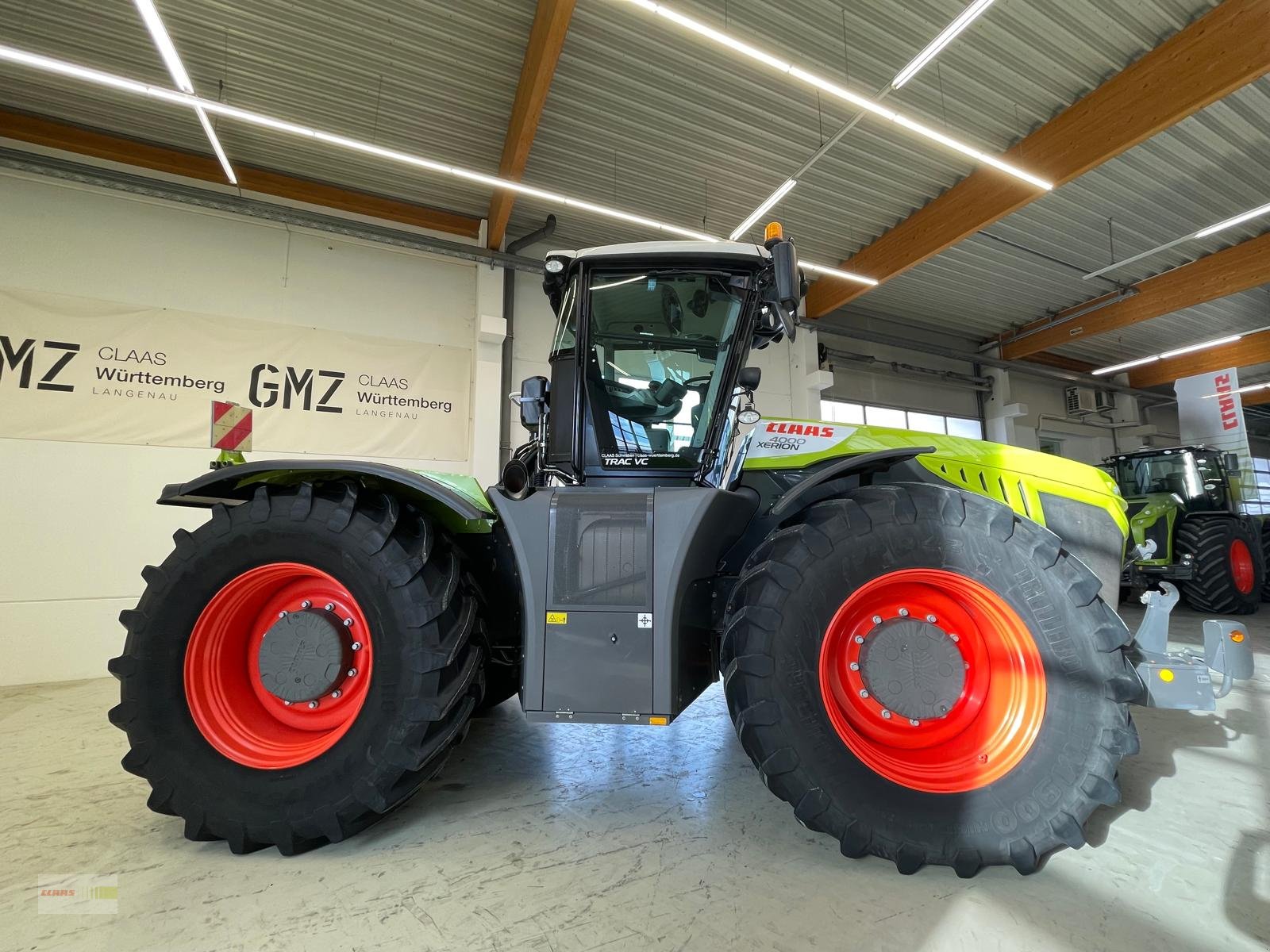 Traktor van het type CLAAS Xerion 4000 TRAC VC, Gebrauchtmaschine in Langenau (Foto 4)
