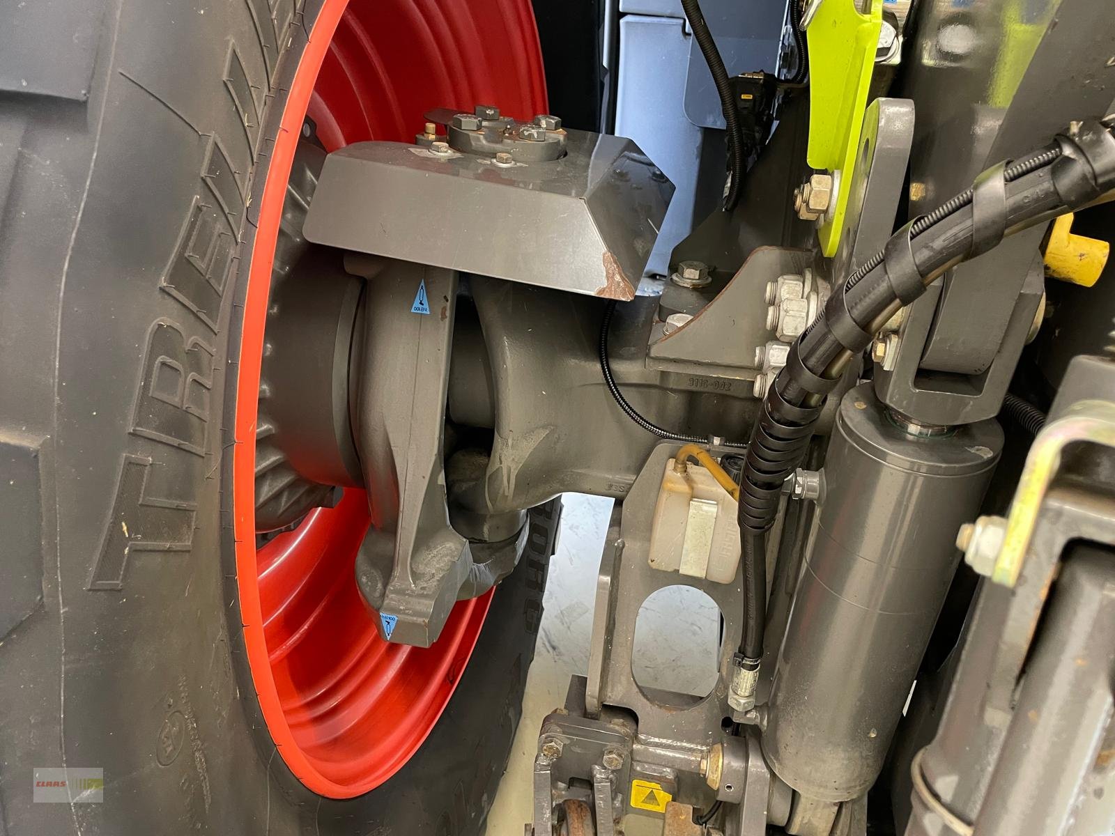 Traktor van het type CLAAS Xerion 4000 TRAC VC, Gebrauchtmaschine in Langenau (Foto 28)
