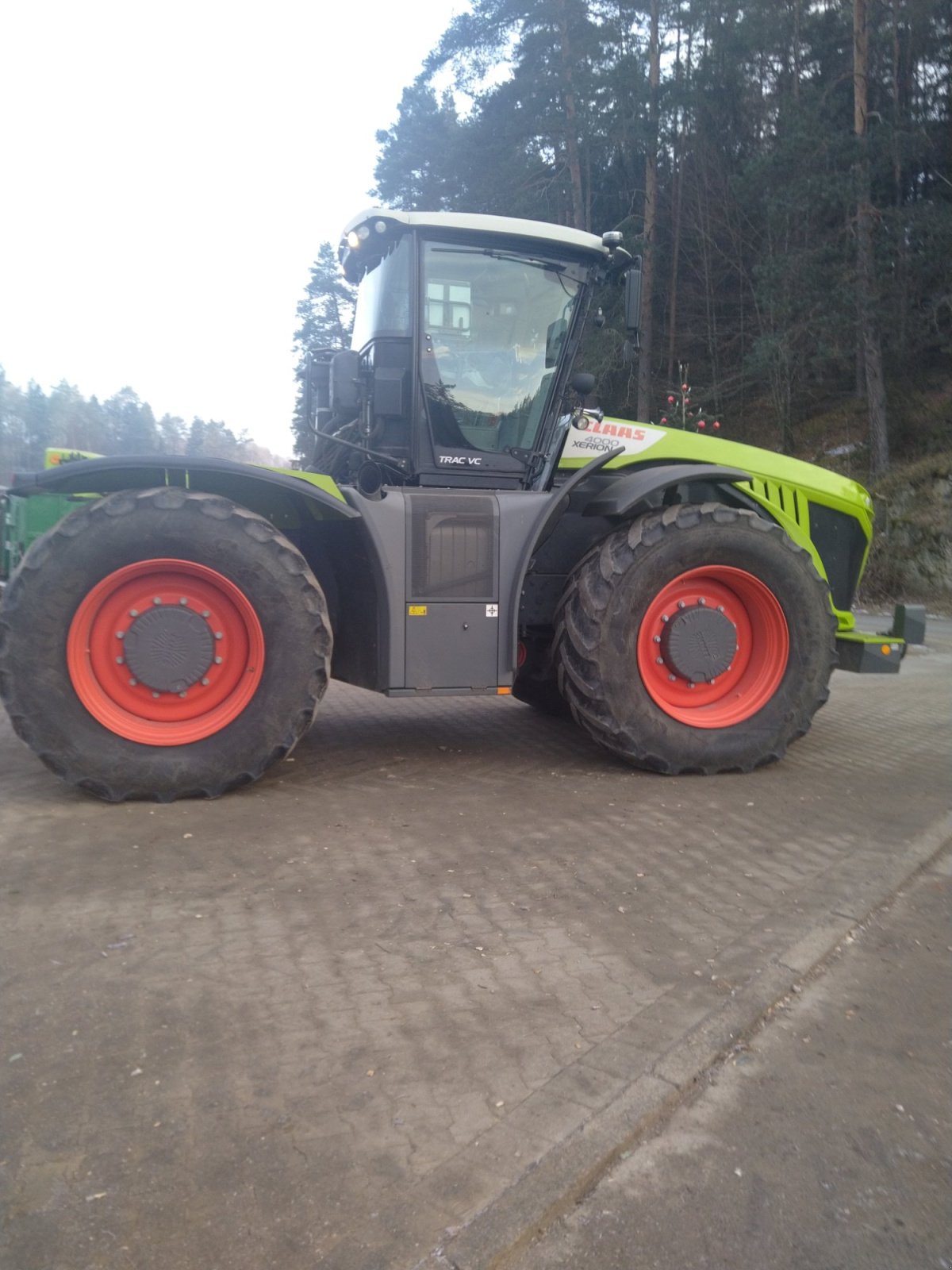 Traktor typu CLAAS Xerion 4000 Trac VC, Gebrauchtmaschine v Hollfeld (Obrázek 2)