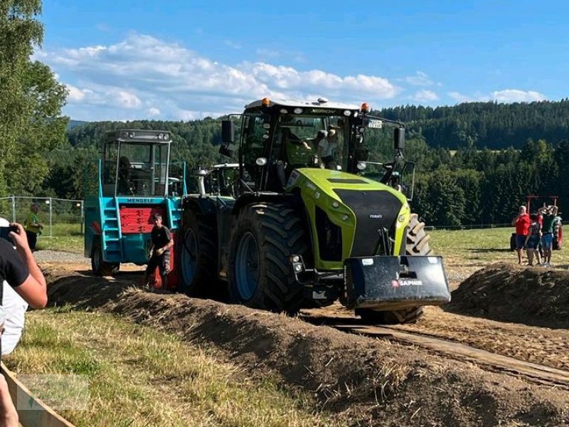 Traktor des Typs CLAAS XERION 4000 VC, Gebrauchtmaschine in Bad Kötzting (Bild 1)