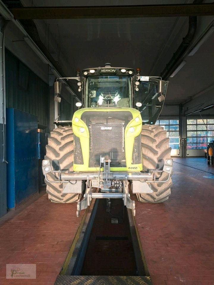 Traktor des Typs CLAAS XERION 4000 VC, Gebrauchtmaschine in Bad Kötzting (Bild 9)