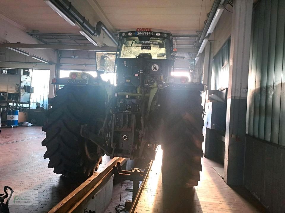 Traktor des Typs CLAAS XERION 4000 VC, Gebrauchtmaschine in Bad Kötzting (Bild 10)