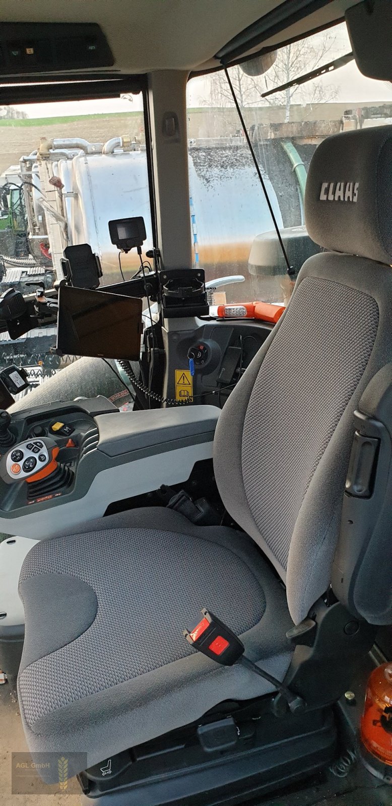 Traktor van het type CLAAS Xerion 4200 Saddle Trac RTK /Volmer, Gebrauchtmaschine in Eichendorf (Foto 7)