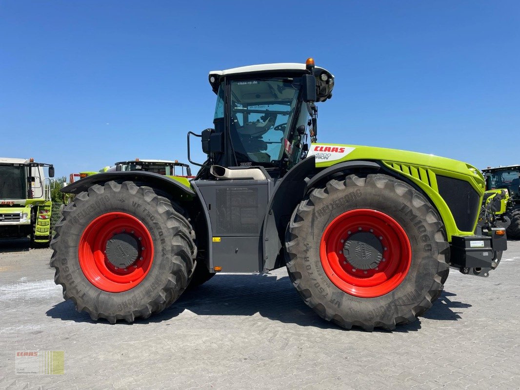 Traktor des Typs CLAAS Xerion 4200 Trac VC, Gebrauchtmaschine in Reinheim (Bild 8)