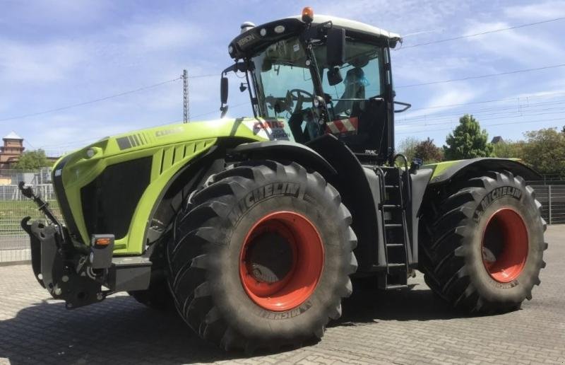 Traktor des Typs CLAAS XERION 4200 TRAC, Gebrauchtmaschine in Landsberg (Bild 1)