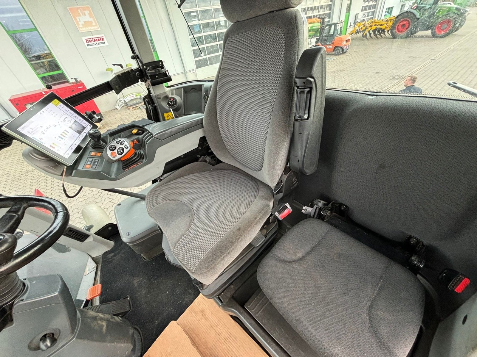 Traktor du type CLAAS Xerion 4200 Trac, Gebrauchtmaschine en Bad Oldesloe (Photo 12)