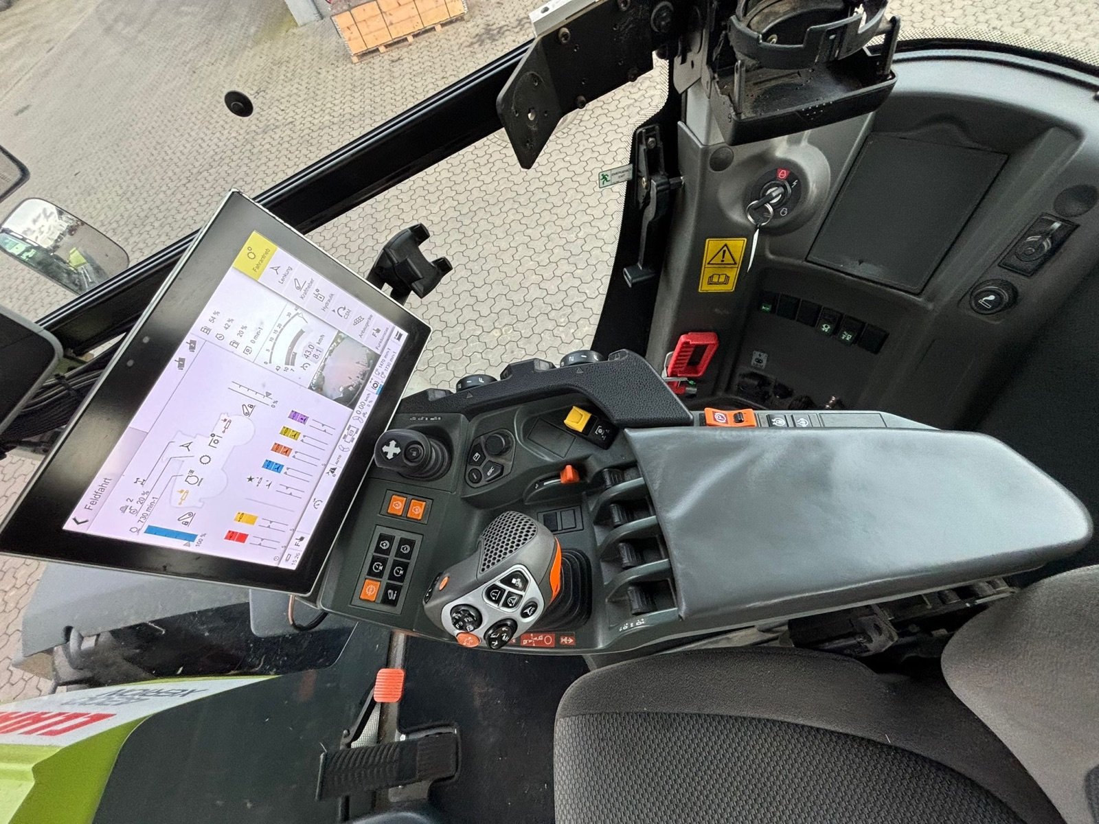 Traktor типа CLAAS Xerion 4200 Trac, Gebrauchtmaschine в Bad Oldesloe (Фотография 17)