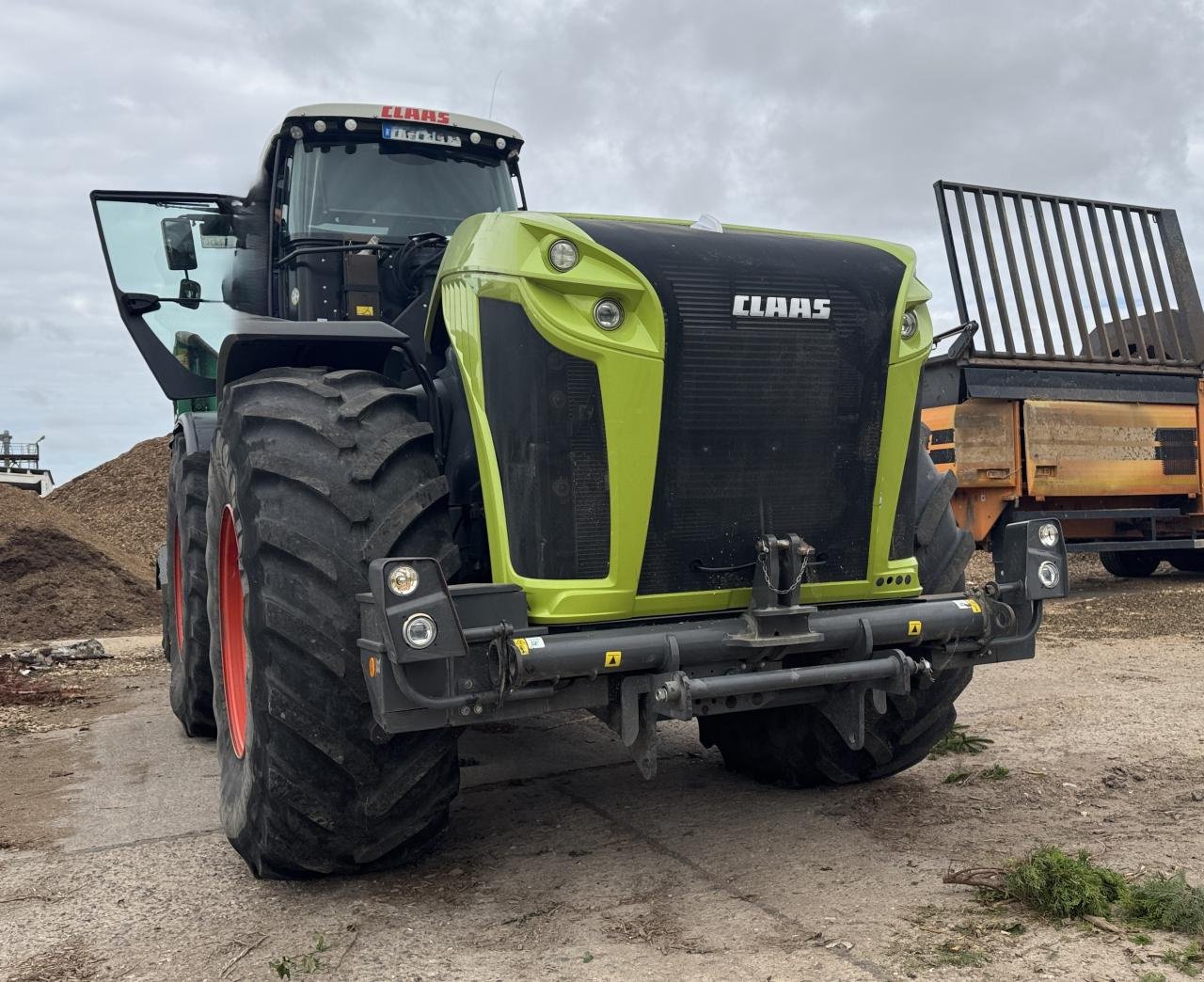 Traktor del tipo CLAAS Xerion 4500 Trac VC -Motor NEU, Gebrauchtmaschine en Könnern (Imagen 5)