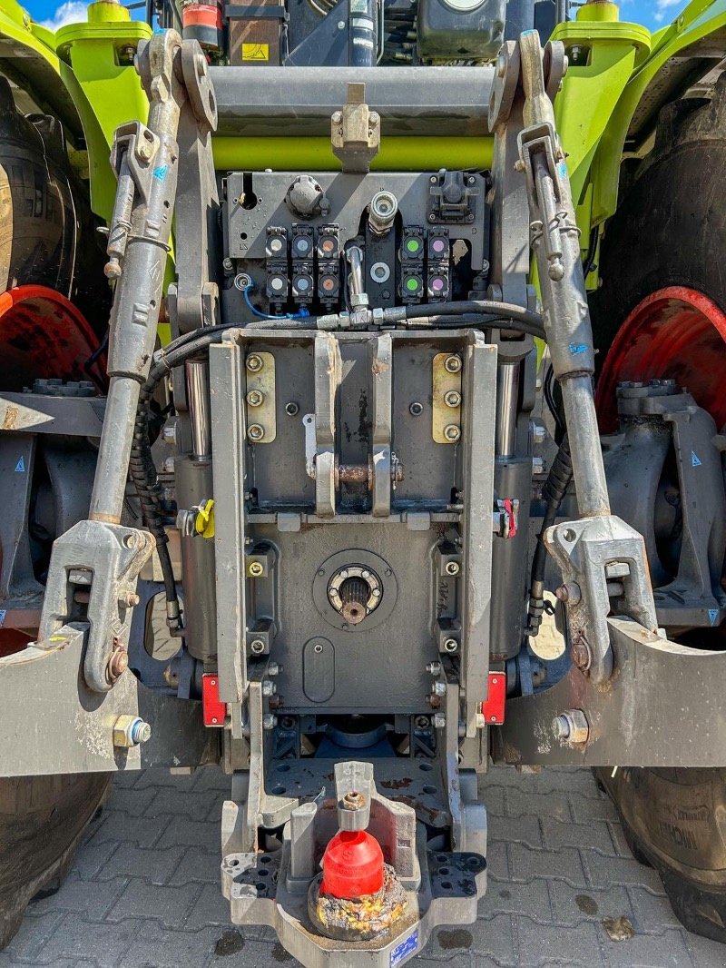 Traktor от тип CLAAS Xerion 4500 Trac VC, Gebrauchtmaschine в Rhinow (Снимка 9)