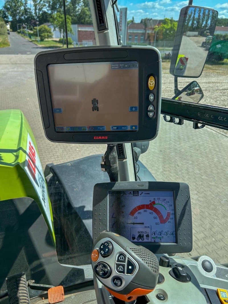 Traktor от тип CLAAS Xerion 4500 Trac VC, Gebrauchtmaschine в Rhinow (Снимка 15)