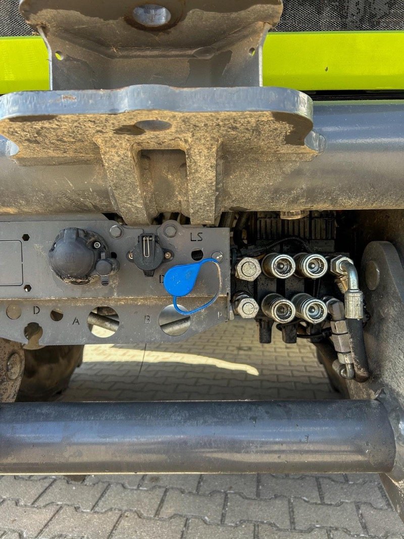 Traktor от тип CLAAS Xerion 4500 Trac VC, Gebrauchtmaschine в Rhinow (Снимка 11)