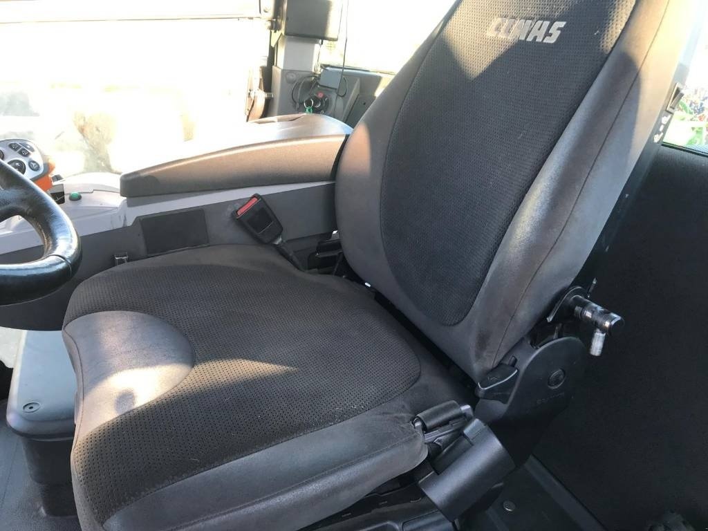 Traktor of the type CLAAS XERION 4500 VC, Gebrauchtmaschine in Kolding (Picture 10)