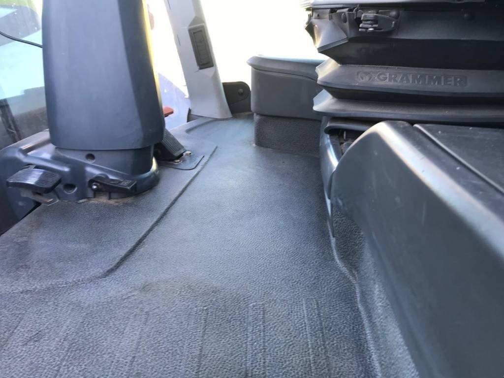 Traktor of the type CLAAS XERION 4500 VC, Gebrauchtmaschine in Kolding (Picture 11)