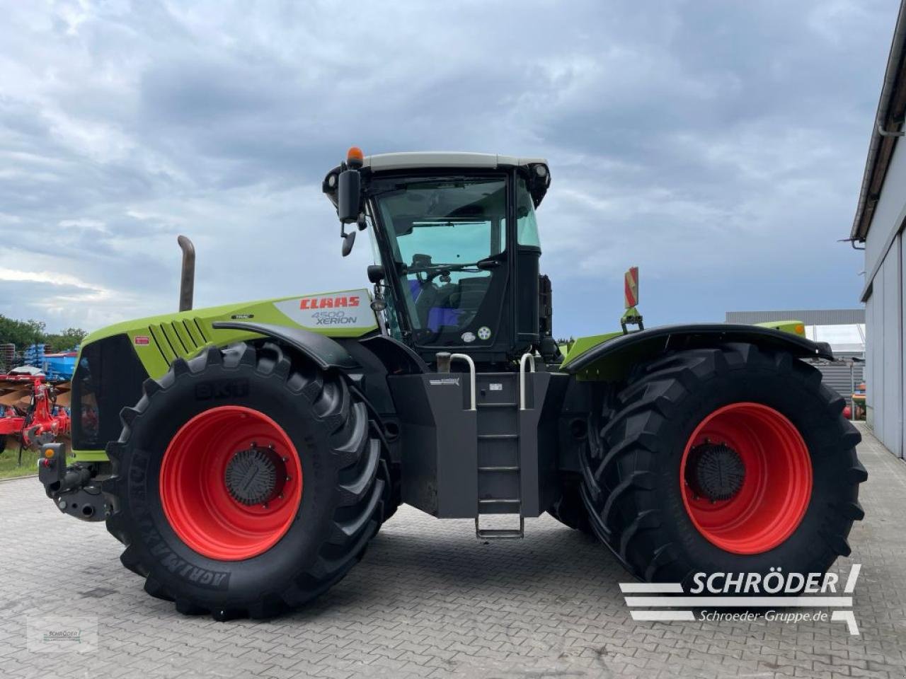 Traktor del tipo CLAAS XERION 4500, Gebrauchtmaschine In Wildeshausen (Immagine 4)