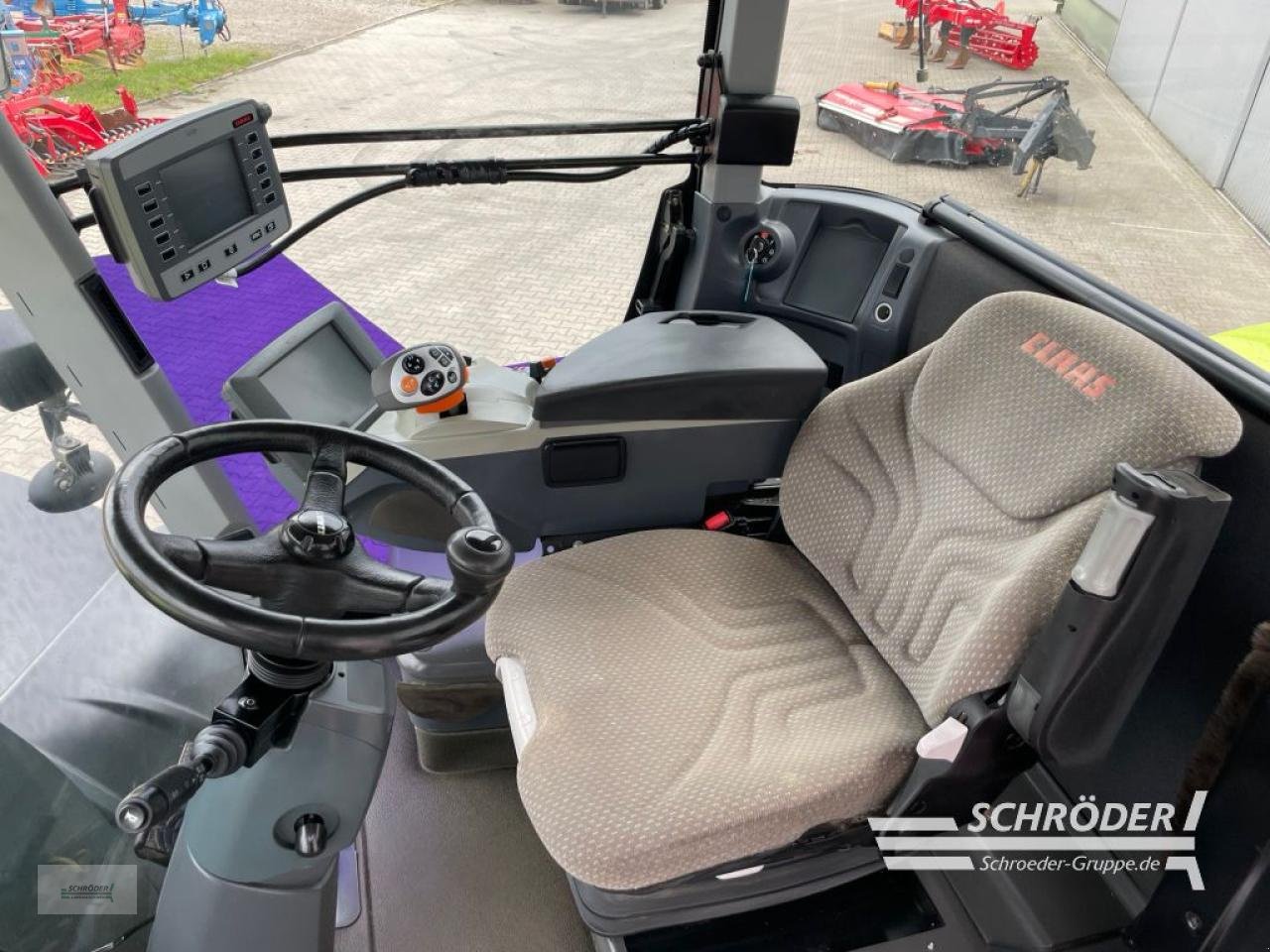 Traktor del tipo CLAAS XERION 4500, Gebrauchtmaschine In Wildeshausen (Immagine 13)