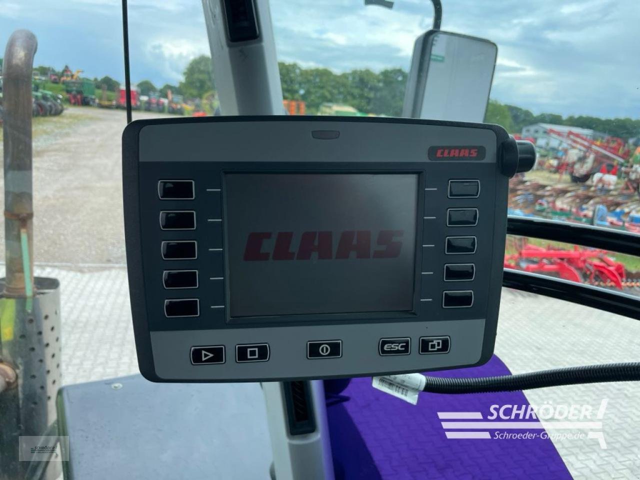 Traktor del tipo CLAAS XERION 4500, Gebrauchtmaschine In Wildeshausen (Immagine 16)