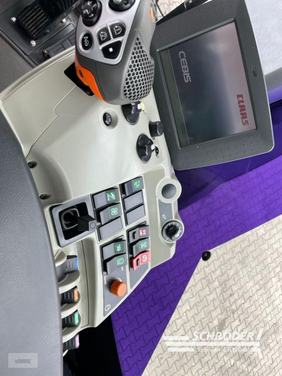 Traktor del tipo CLAAS XERION 4500, Gebrauchtmaschine In Wildeshausen (Immagine 17)