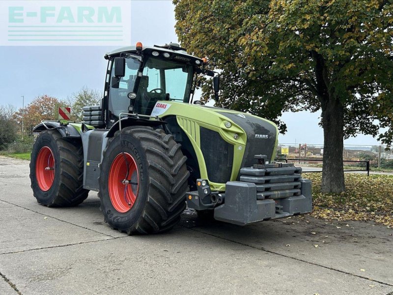 CLAAS XERION 5000 TRAC + TRAC, Gebrauchtmaschine, Rok výroby: 2016, Prevádzkové hod./hektár: 5299, Moto-hodiny: 5299 Hodiny (Obrázok 1) Traktor typu CLAAS XERION 5000 TRAC + TRAC, Gebrauchtmaschine v SLEAFORD (Obrázok 1)