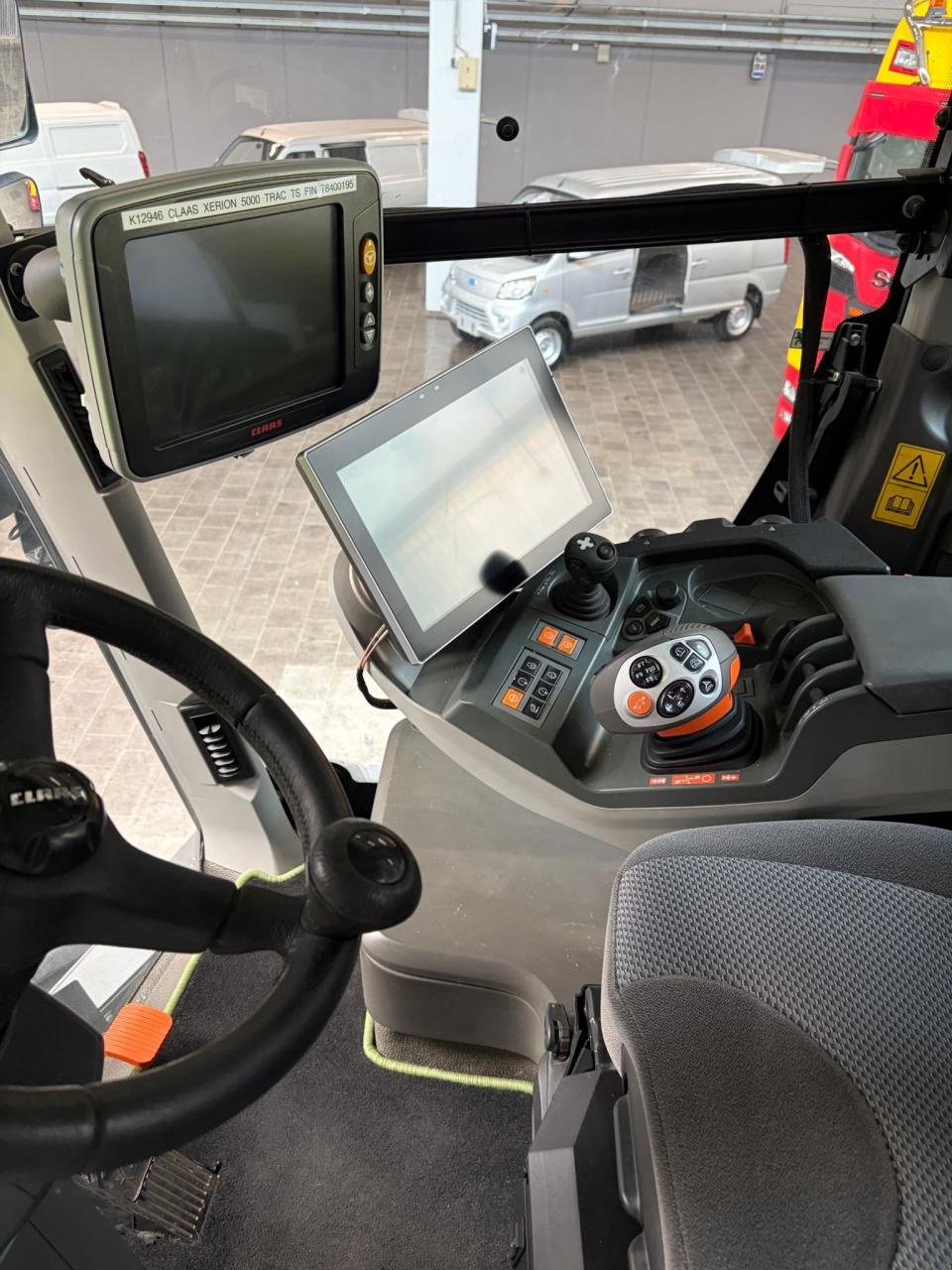 Traktor des Typs CLAAS XERION 5000 TRAC TS, Gebrauchtmaschine in Könnern (Bild 5)