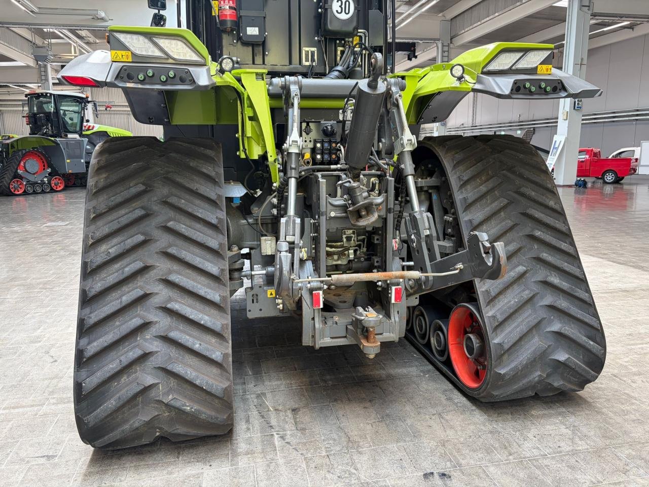 Traktor des Typs CLAAS XERION 5000 TRAC TS, Gebrauchtmaschine in Könnern (Bild 7)