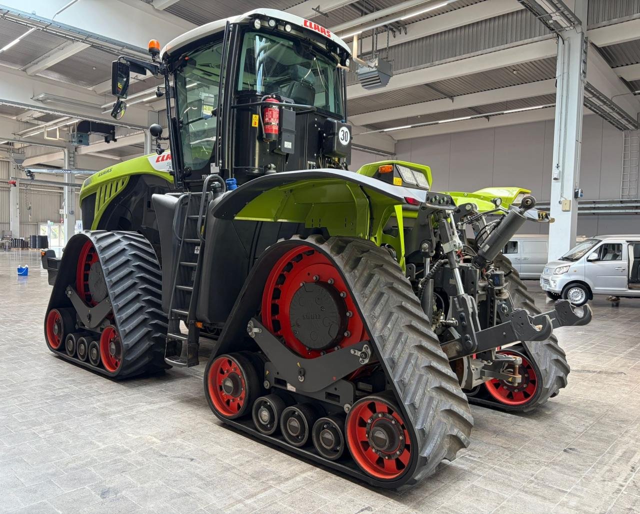 Traktor des Typs CLAAS XERION 5000 TRAC TS, Gebrauchtmaschine in Könnern (Bild 8)