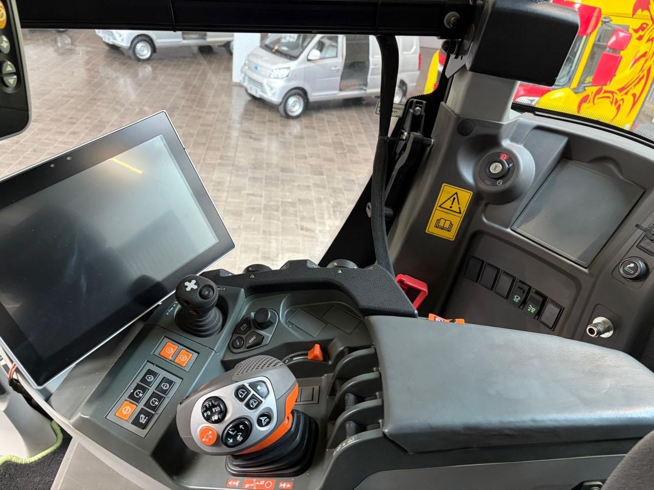 Traktor des Typs CLAAS XERION 5000 TRAC TS, Gebrauchtmaschine in Könnern (Bild 10)