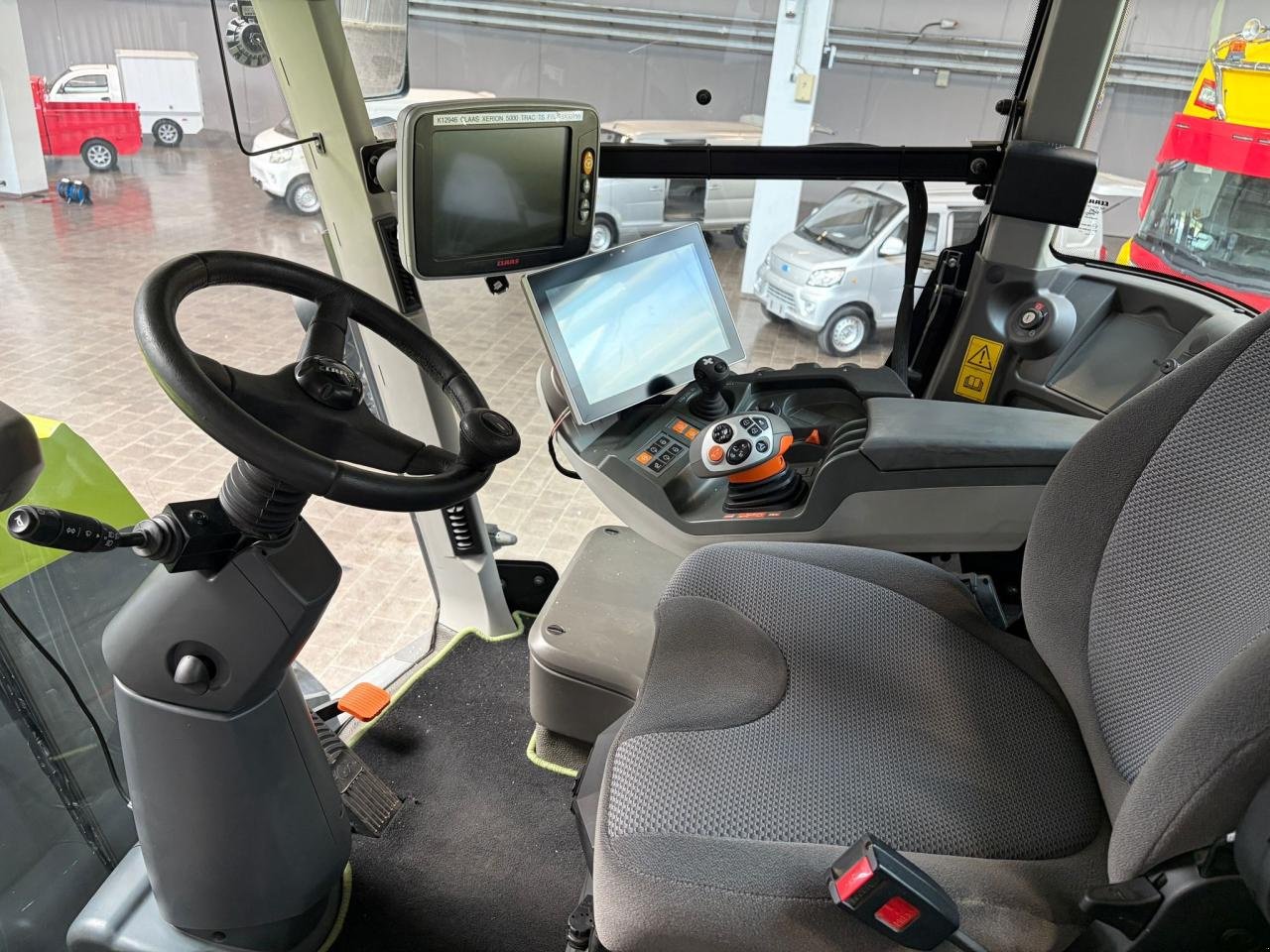 Traktor des Typs CLAAS XERION 5000 TRAC TS, Gebrauchtmaschine in Könnern (Bild 11)