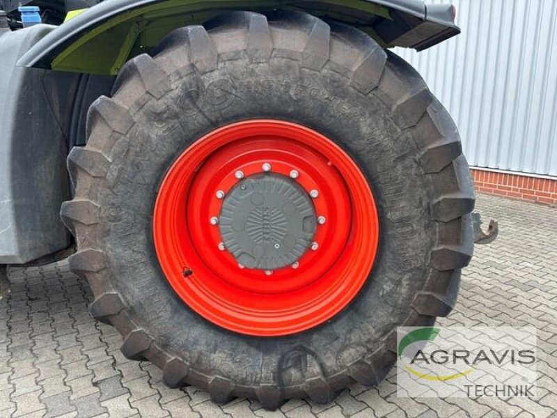Traktor of the type CLAAS XERION 5000 TRAC VC, Gebrauchtmaschine in Meppen (Picture 22)