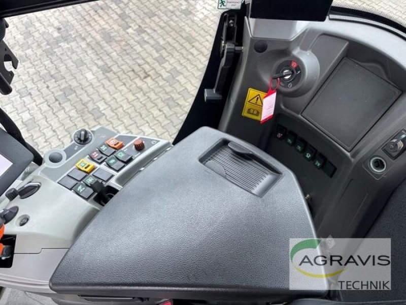 Traktor of the type CLAAS XERION 5000 TRAC VC, Gebrauchtmaschine in Meppen (Picture 9)