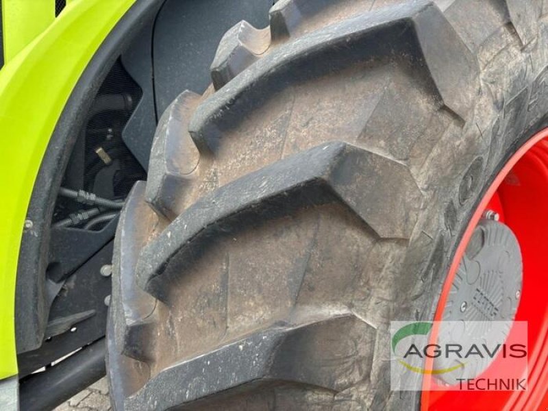 Traktor of the type CLAAS XERION 5000 TRAC VC, Gebrauchtmaschine in Meppen (Picture 21)