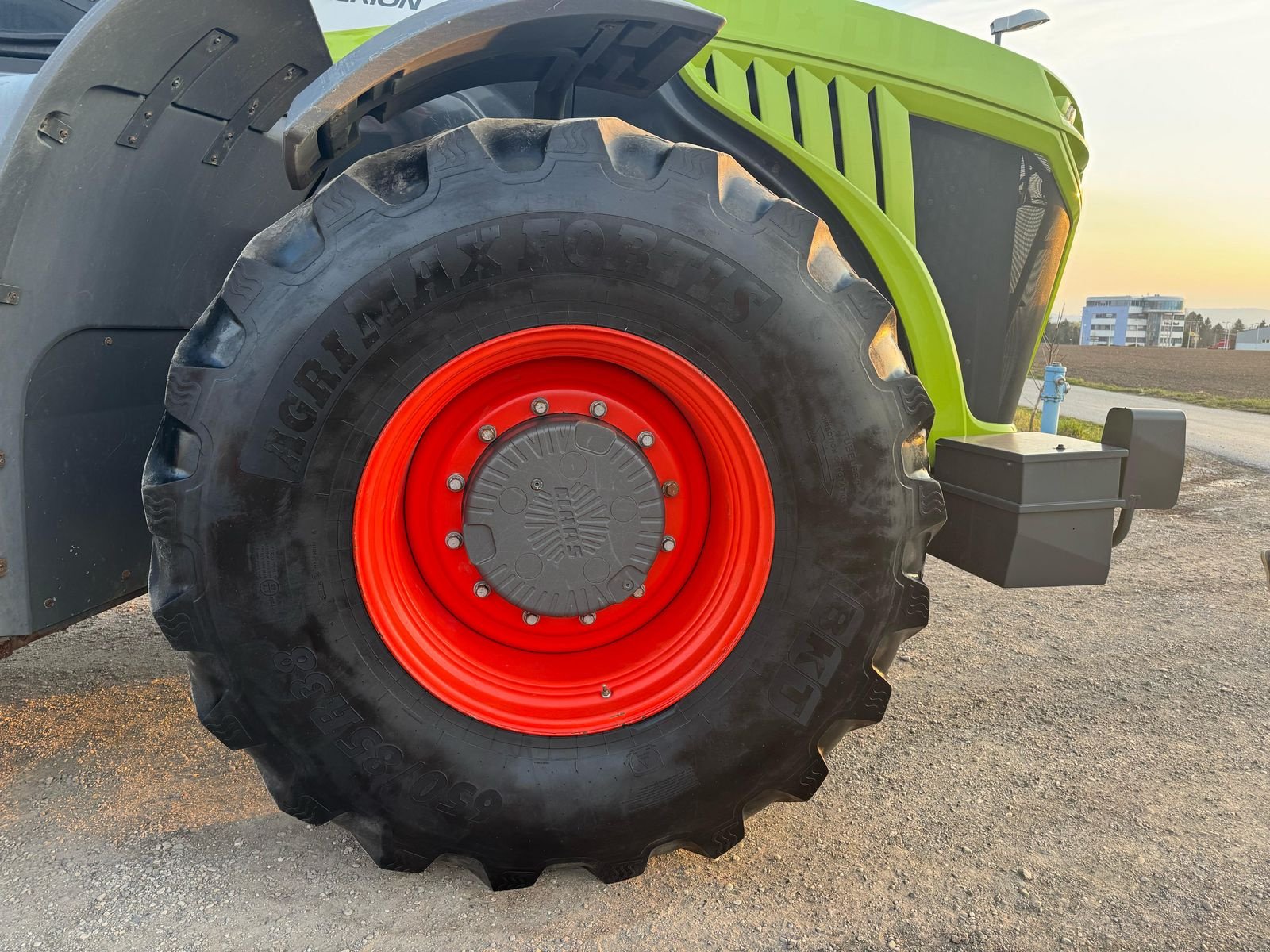 Traktor van het type CLAAS Xerion 5000 Trac VC, Gebrauchtmaschine in Harmannsdorf-Rückersdorf (Foto 5)