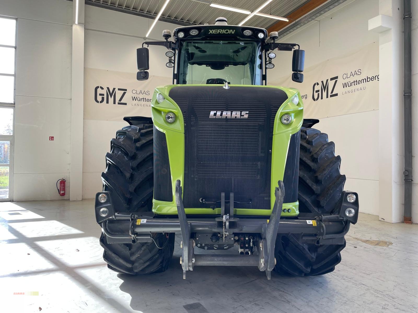 Traktor des Typs CLAAS XERION 5000 TRAC VC, Gebrauchtmaschine in Langenau (Bild 2)