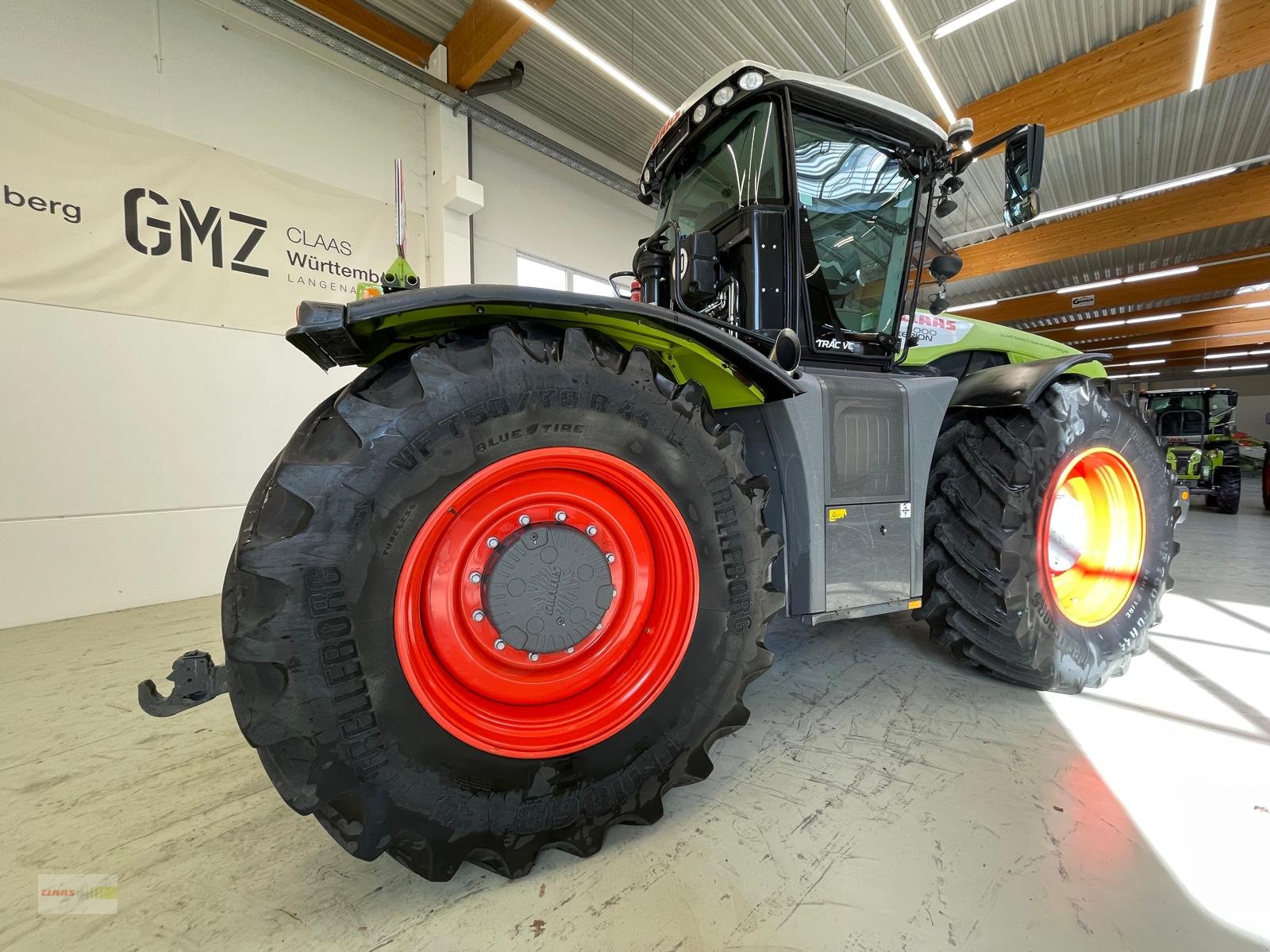 Traktor des Typs CLAAS XERION 5000 TRAC VC, Gebrauchtmaschine in Langenau (Bild 4)