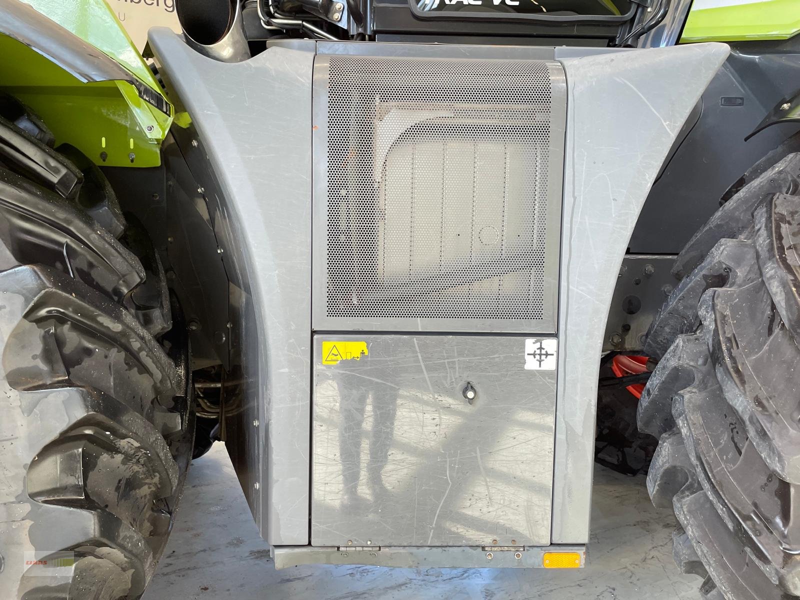 Traktor des Typs CLAAS XERION 5000 TRAC VC, Gebrauchtmaschine in Langenau (Bild 6)