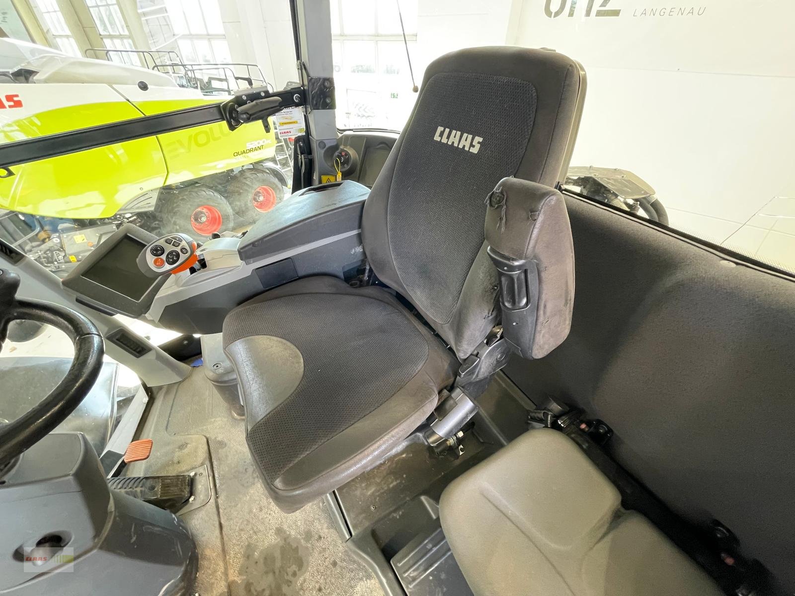 Traktor des Typs CLAAS XERION 5000 TRAC VC, Gebrauchtmaschine in Langenau (Bild 9)