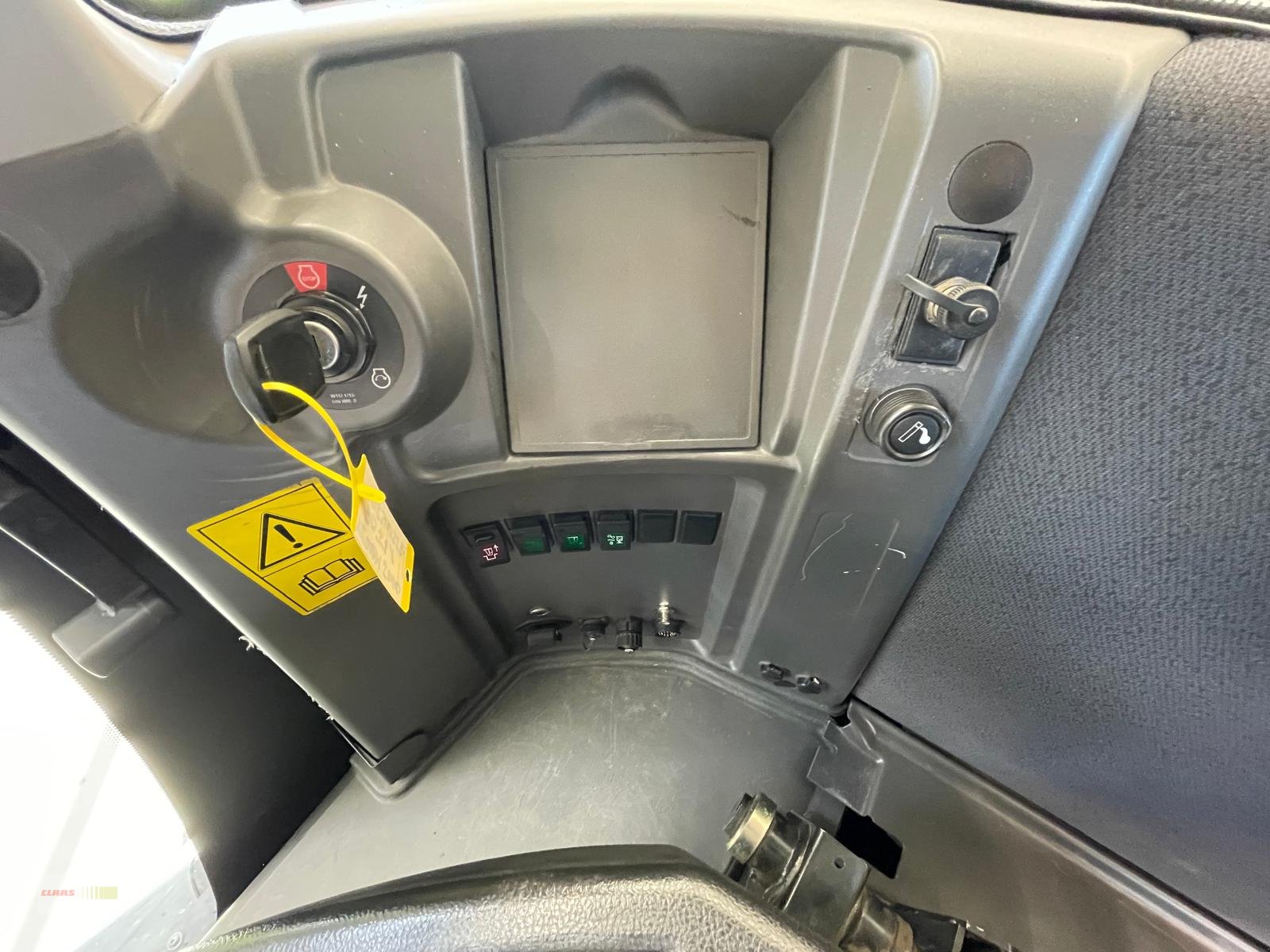 Traktor des Typs CLAAS XERION 5000 TRAC VC, Gebrauchtmaschine in Langenau (Bild 12)