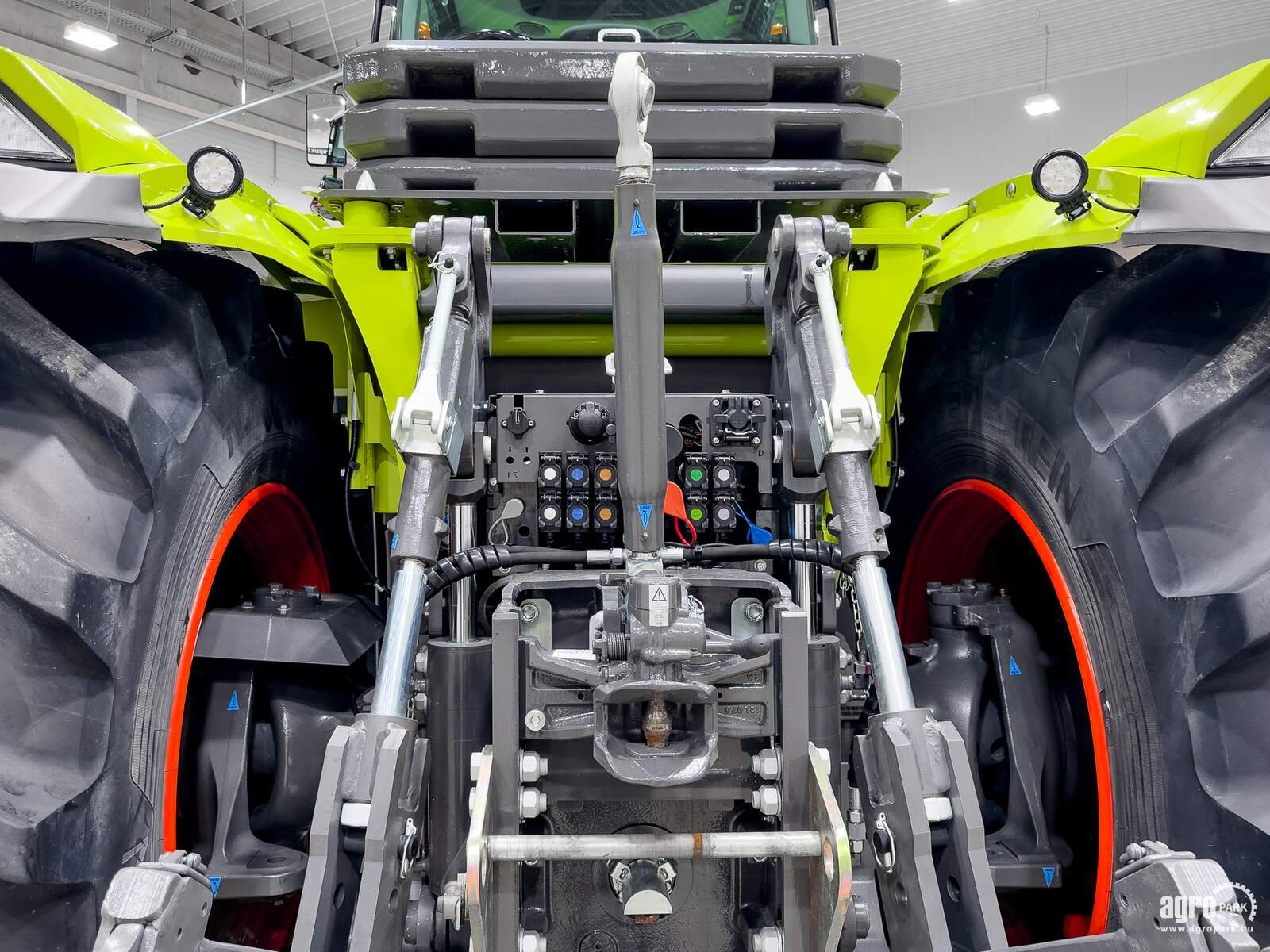 Traktor des Typs CLAAS Xerion 5000 Trac, Gebrauchtmaschine in Csengele (Bild 7)
