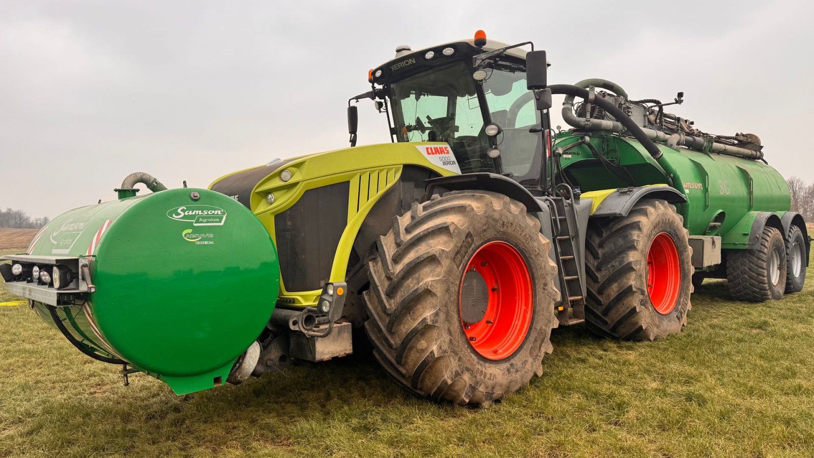 Traktor du type CLAAS XERION 5000, Gebrauchtmaschine en Rødekro (Photo 4)