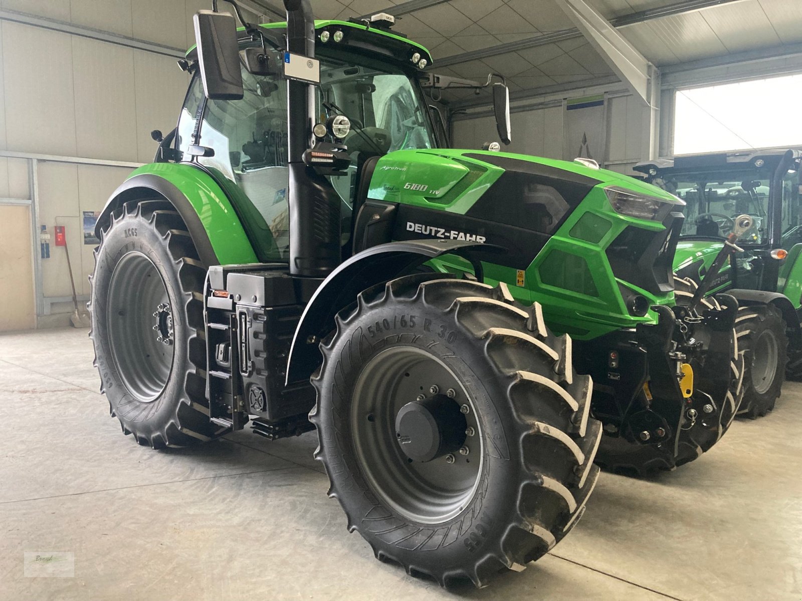 Traktor от тип Deutz-Fahr # Der Preis ist heiß! # 6180 TTV Vorführschlepper, Neumaschine в Beilngries (Снимка 1)