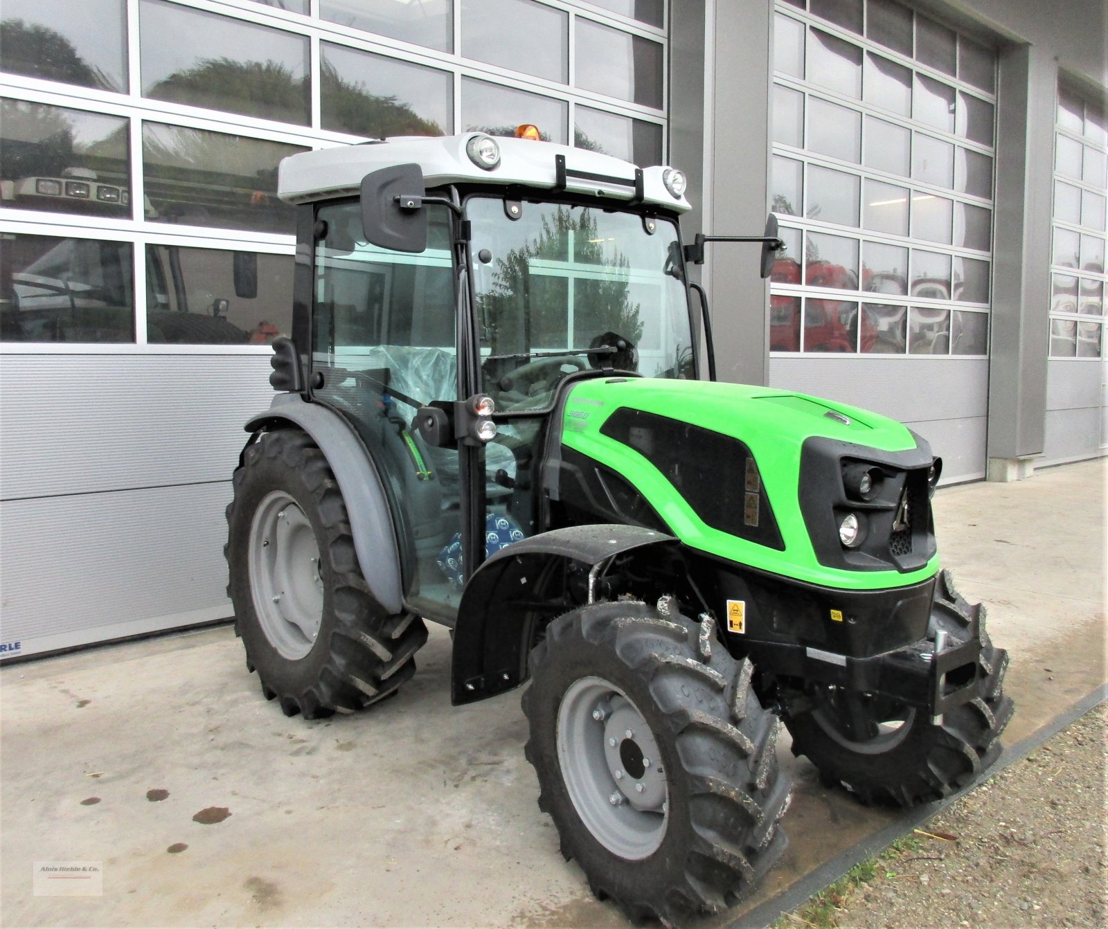 Traktor des Typs Deutz-Fahr 3050, Neumaschine in Tapfheim (Bild 4)