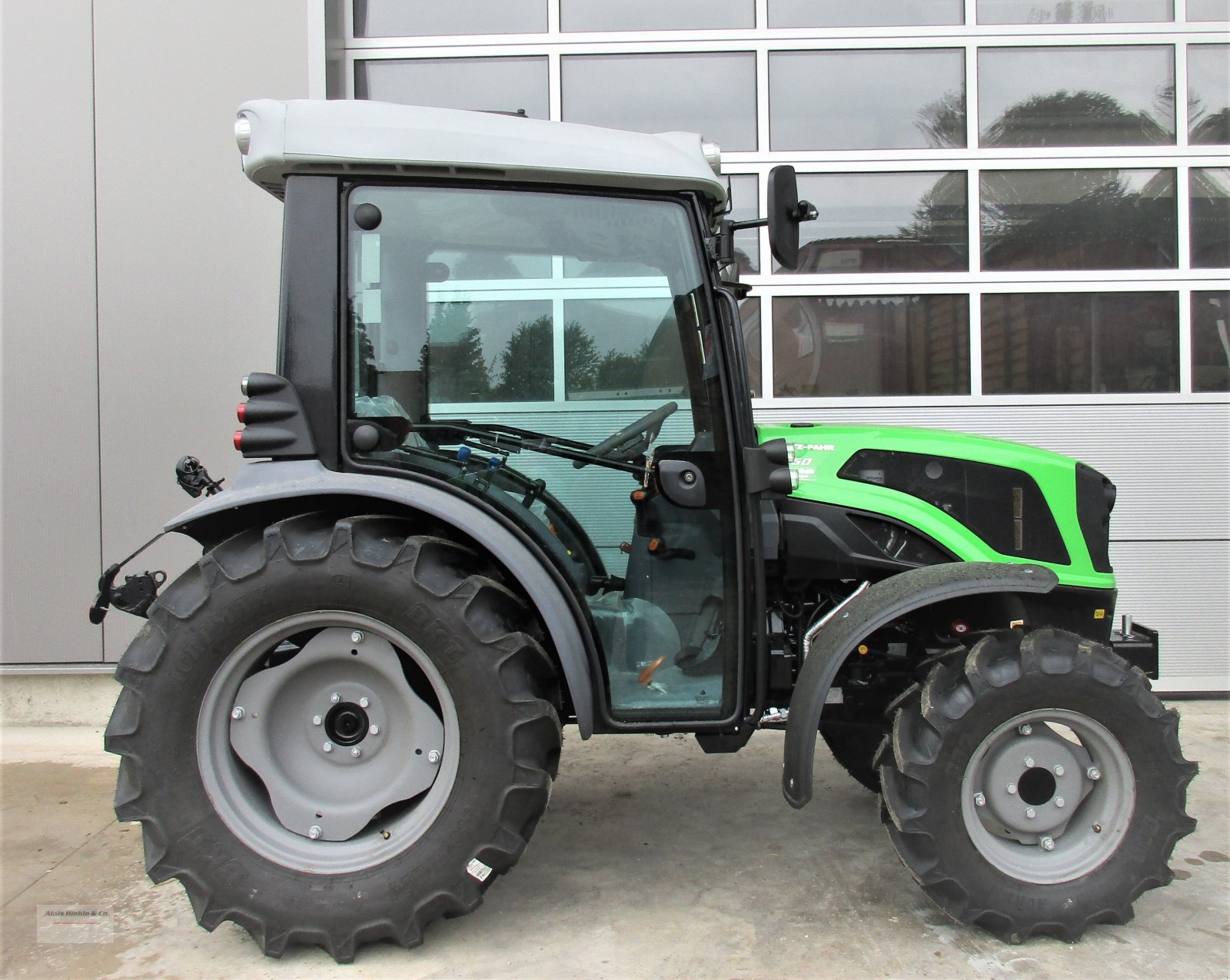 Traktor des Typs Deutz-Fahr 3050, Neumaschine in Tapfheim (Bild 5)