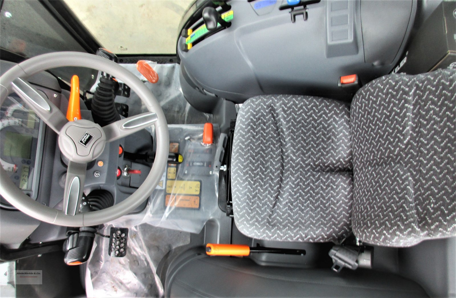 Traktor des Typs Deutz-Fahr 3050, Neumaschine in Tapfheim (Bild 10)