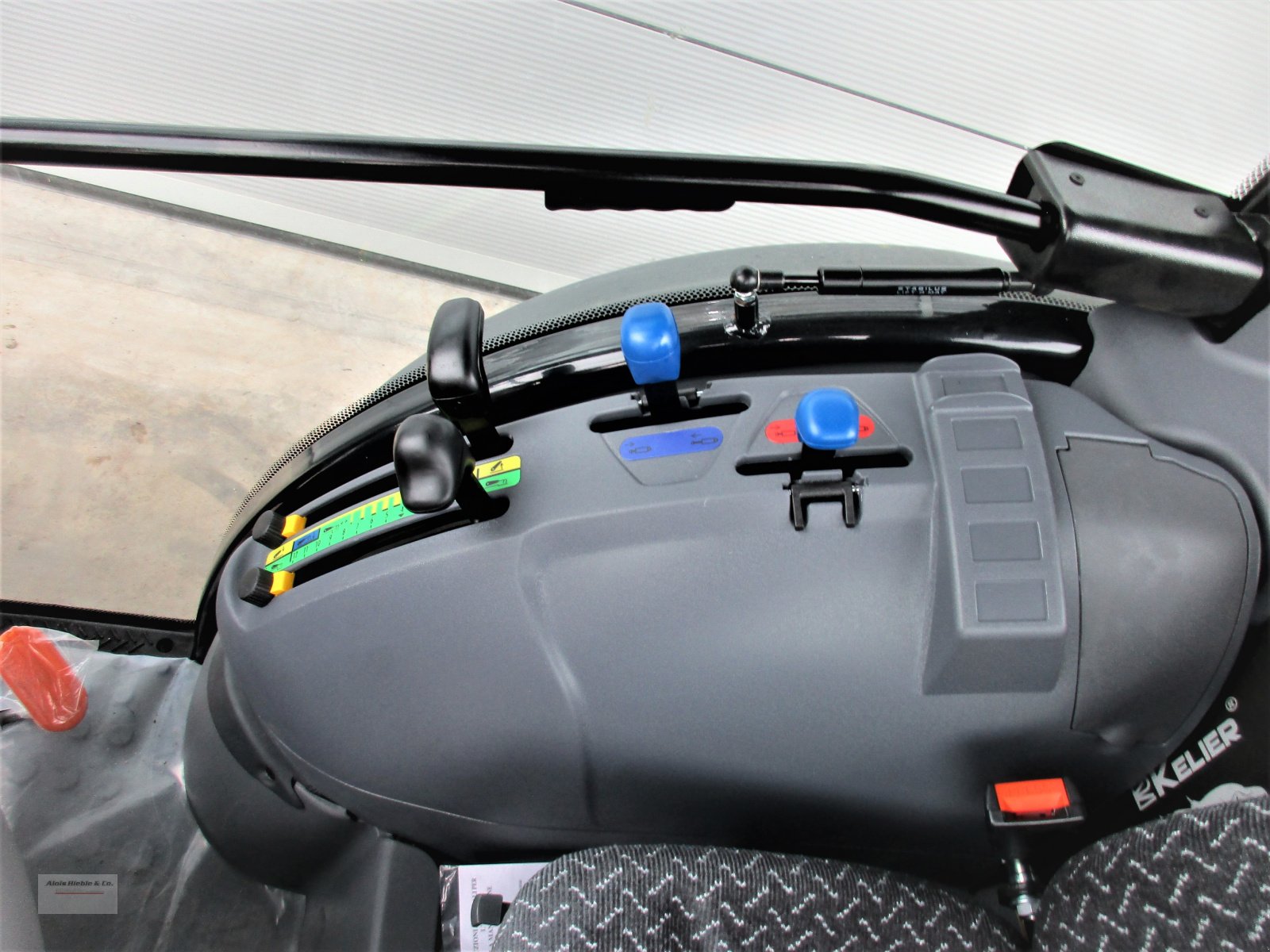 Traktor des Typs Deutz-Fahr 3050, Neumaschine in Tapfheim (Bild 11)